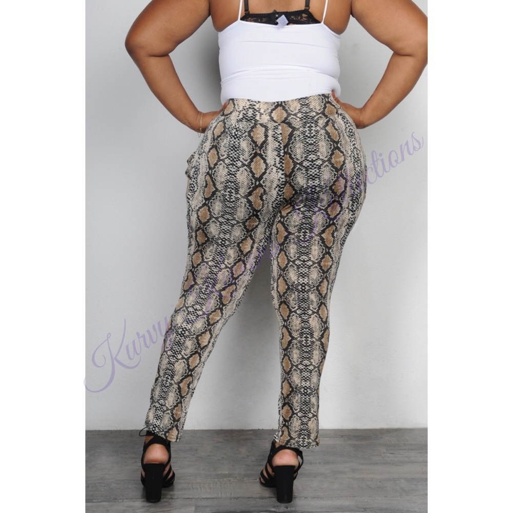$⬇️ Snake Print Kurvy Fit Pants - Picture 2 of 8